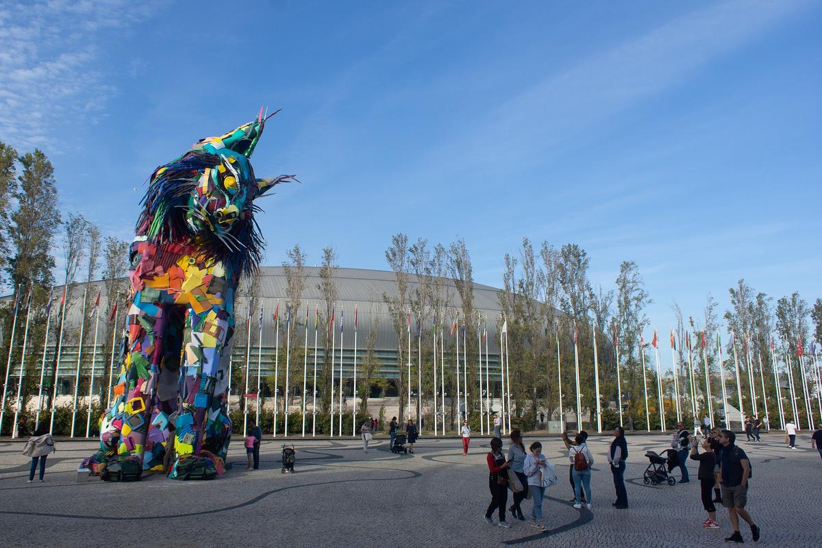 Escultura de Bordalo II em frente ao Meo Arena, no Parque das Nações (foto: wsdamiao)